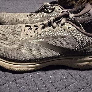 Brooks Men's Gray Running Shoes